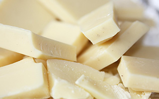 Reporte de innovación pasas con chocolate blanco con sabor a ron en Italia